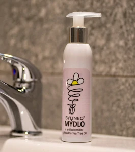 MÝDLO S ANTIBAKTERIÁLNÍ PŘÍSADOU TEA TREE OIL