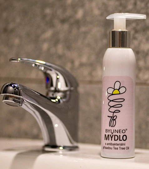 MÝDLO S ANTIBAKTERIÁLNÍ PŘÍSADOU TEA TREE OIL